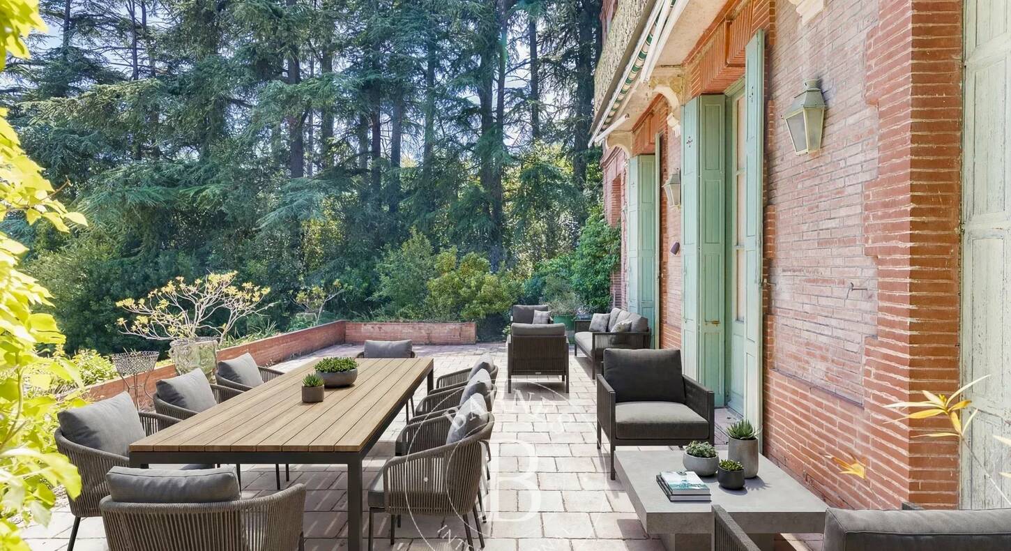 Show - BARNES Agency, luxury real estate in Toulouse