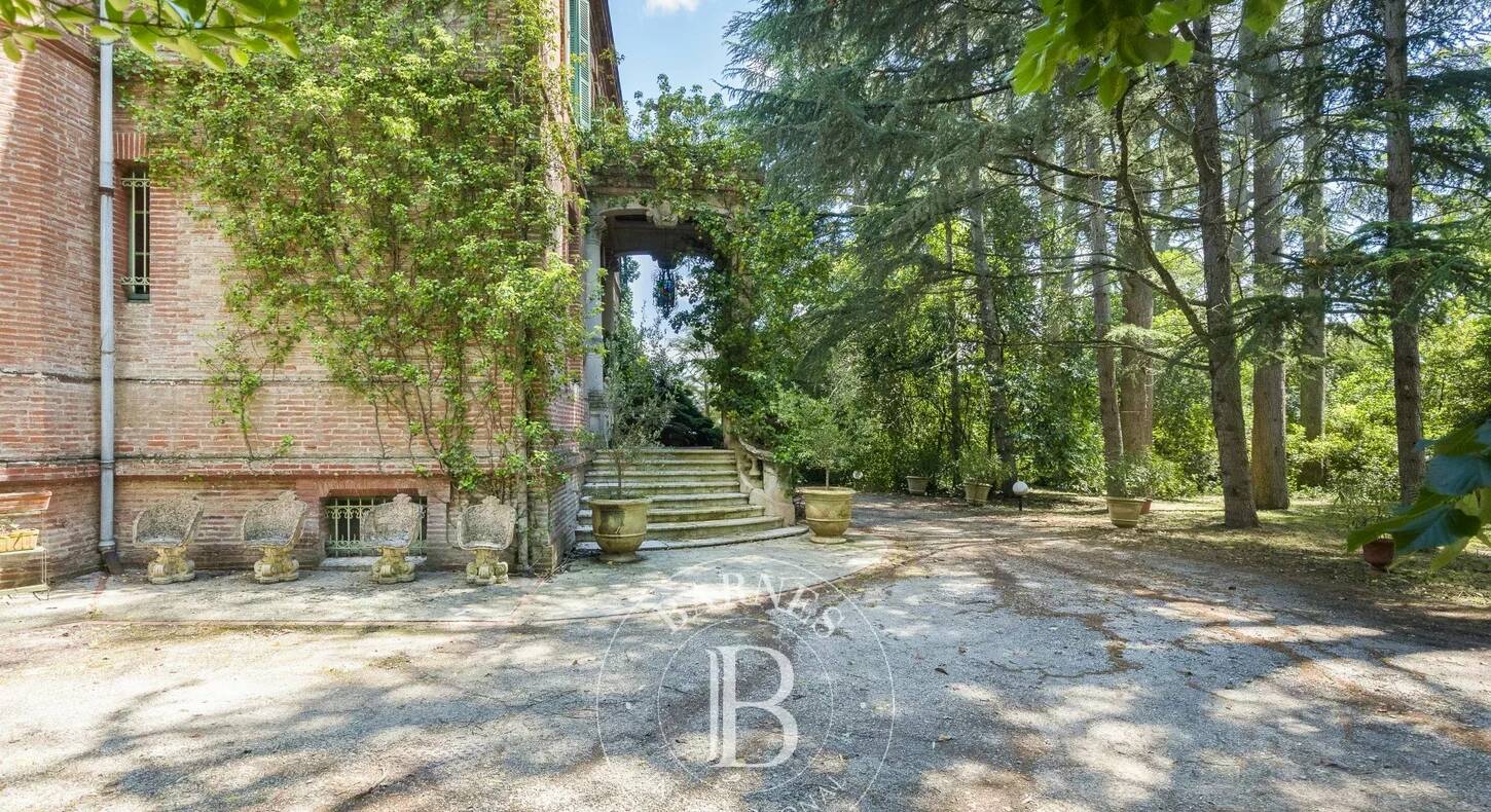Show - BARNES Agency, luxury real estate in Toulouse