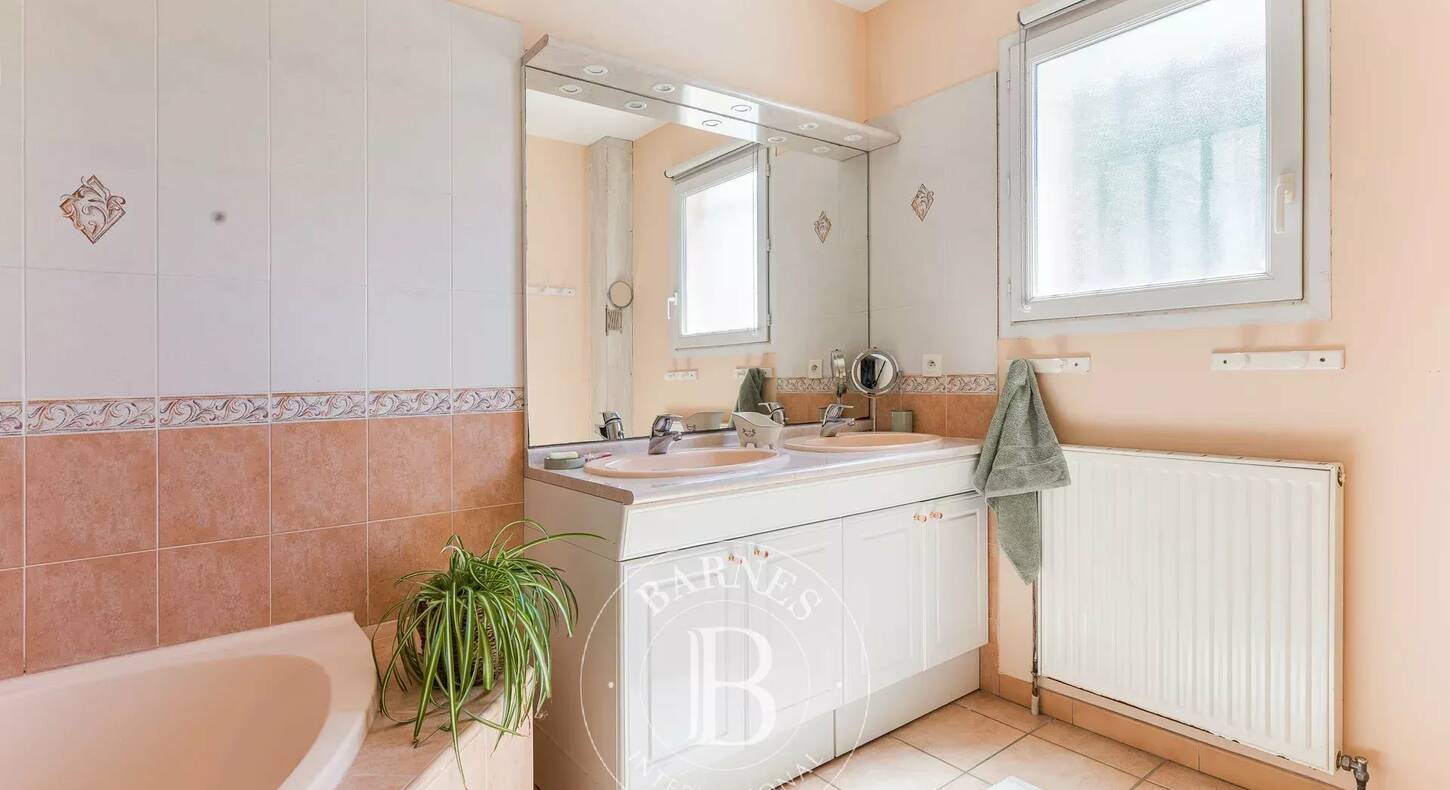 Show - BARNES Agency, luxury real estate in Toulouse
