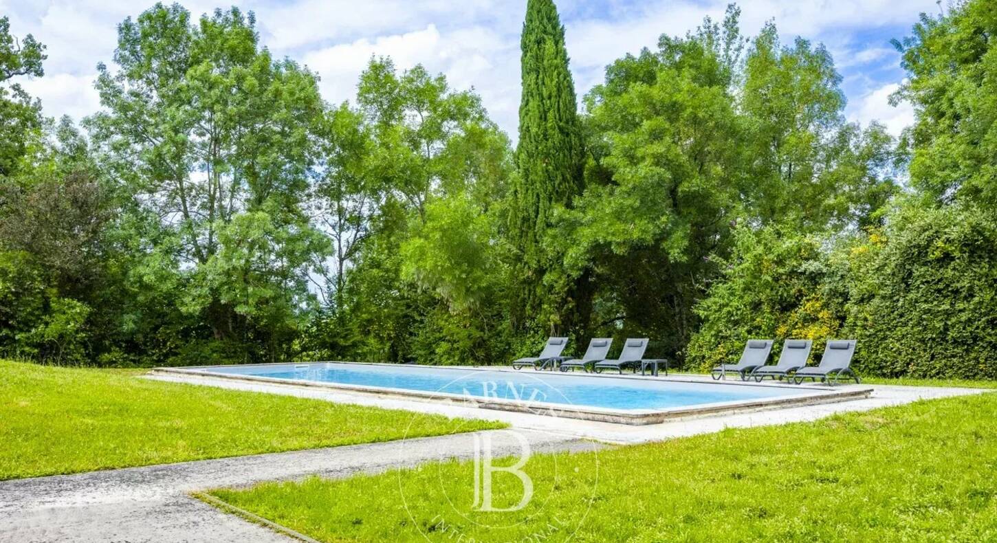 Show - BARNES Toulouse - Immobilier de luxe, appartements et maisons de prestige à Toulouse