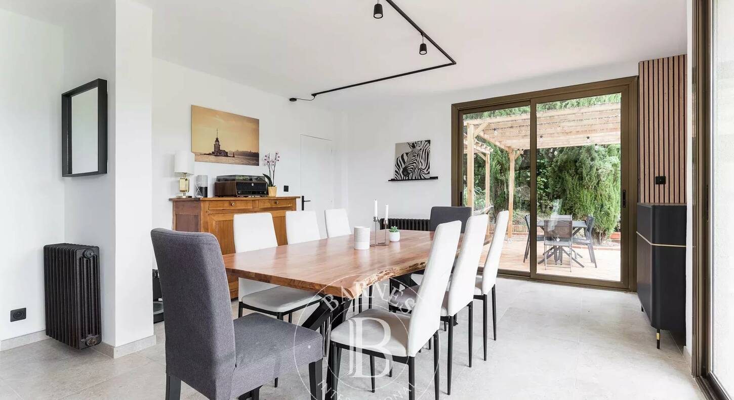 Show - BARNES Agency, luxury real estate in Toulouse