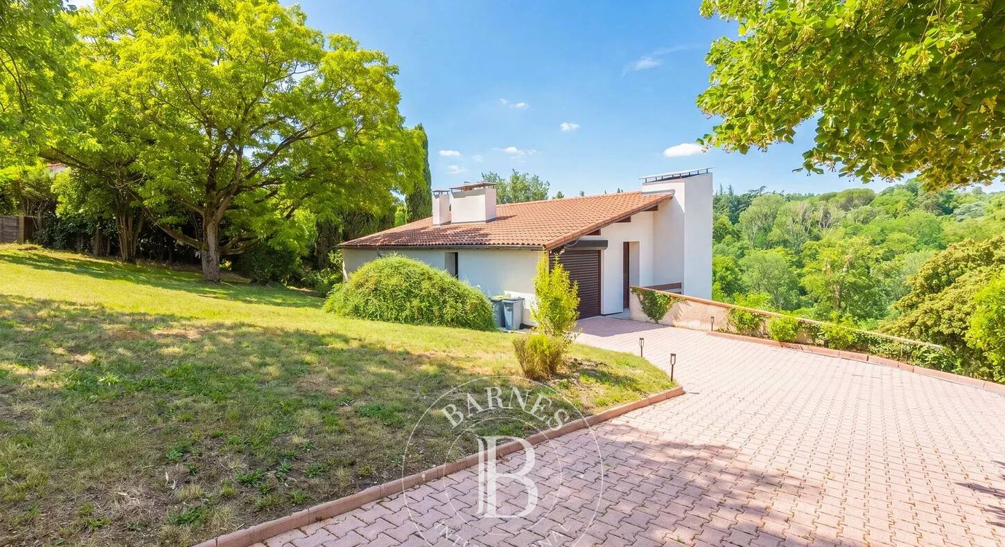 Show - BARNES Agency, luxury real estate in Toulouse