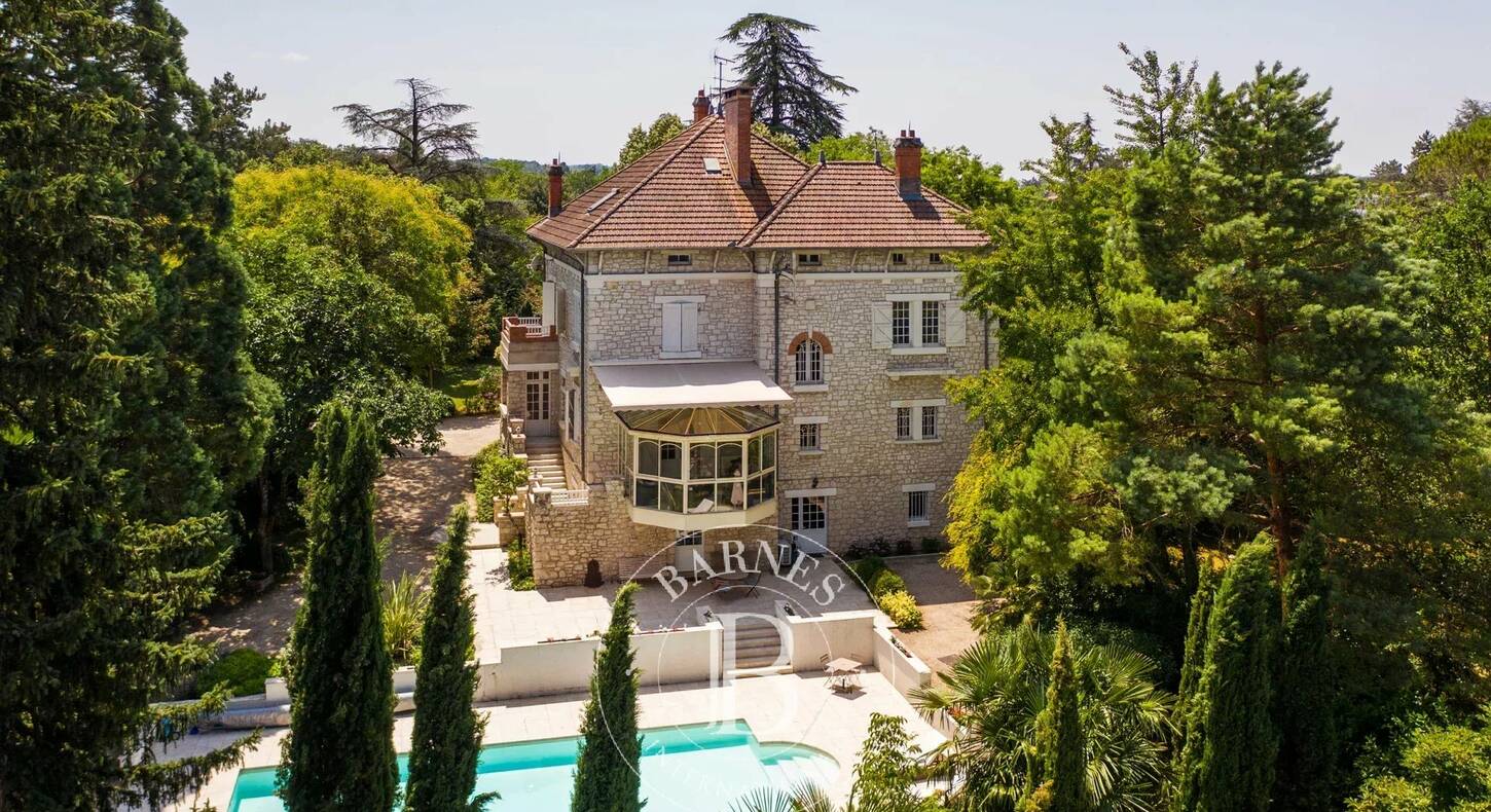 Show - BARNES Agency, luxury real estate in Toulouse
