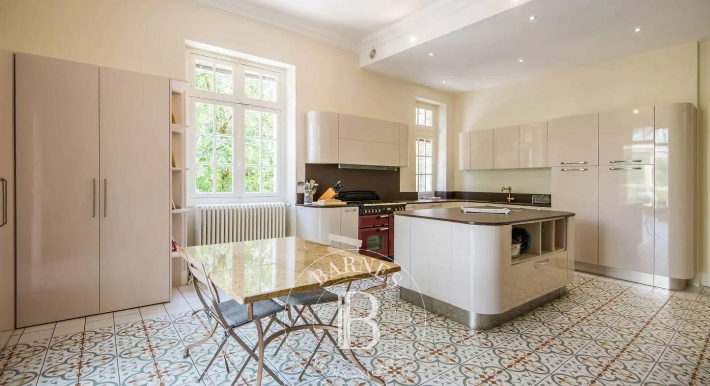 Show - BARNES Agency, luxury real estate in Toulouse