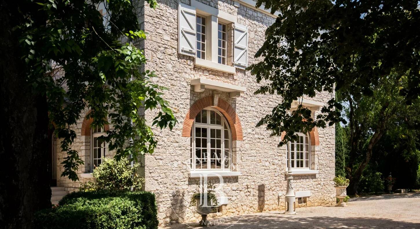 Show - BARNES Agency, luxury real estate in Toulouse