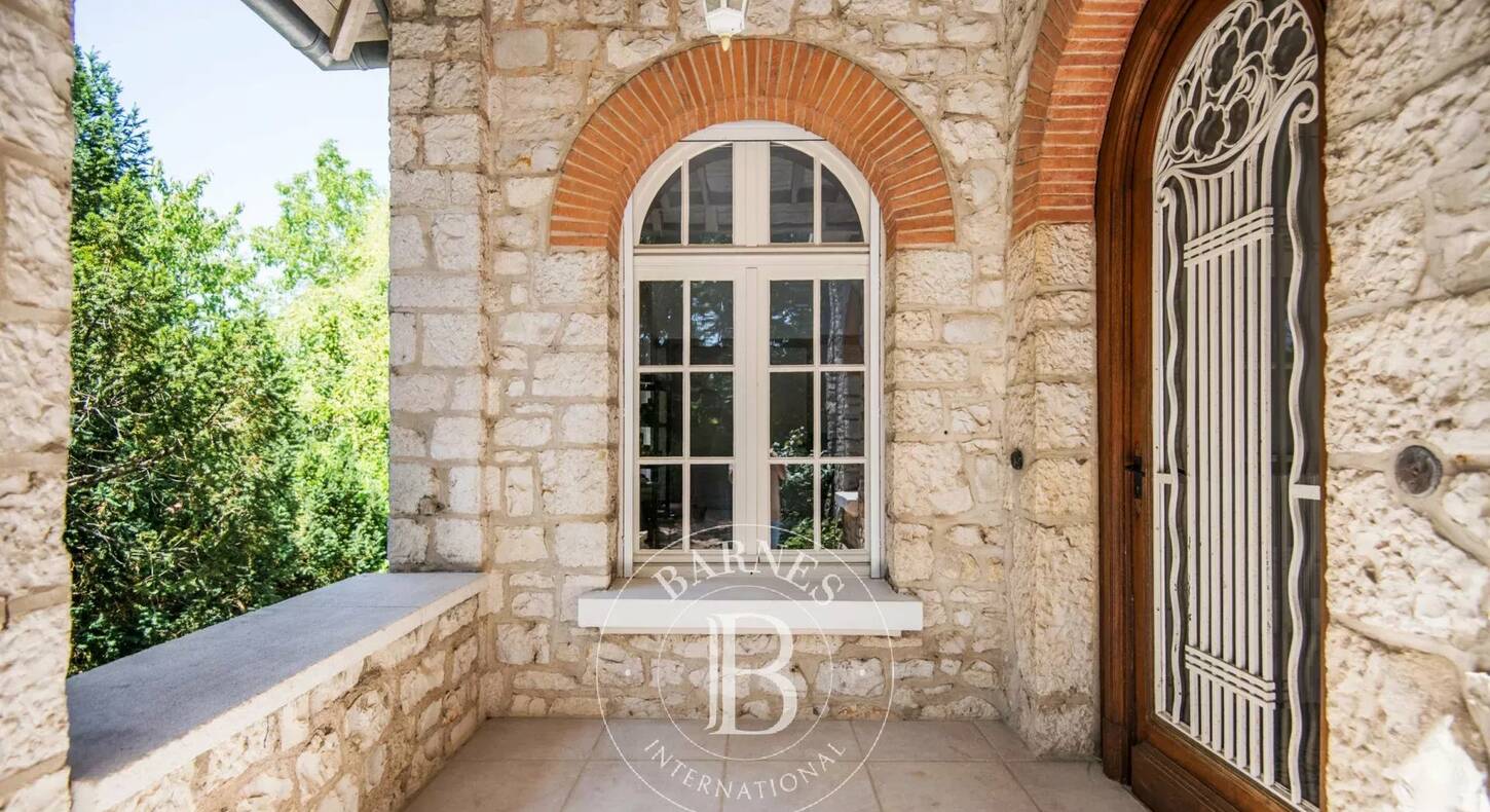 Show - BARNES Agency, luxury real estate in Toulouse