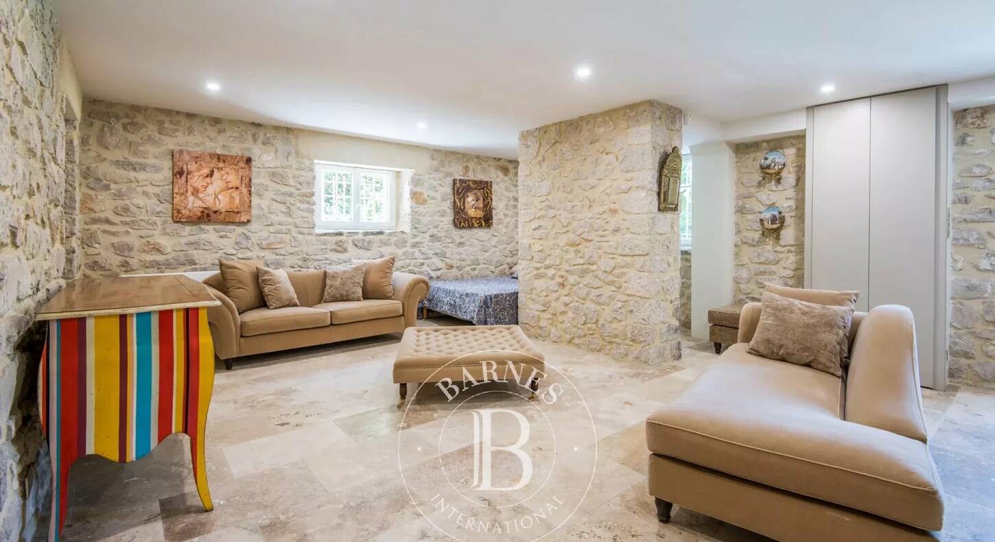 Show - BARNES Agency, luxury real estate in Toulouse