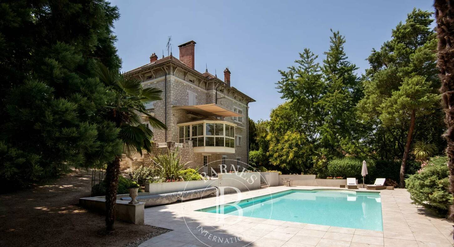 Show - BARNES Agency, luxury real estate in Toulouse