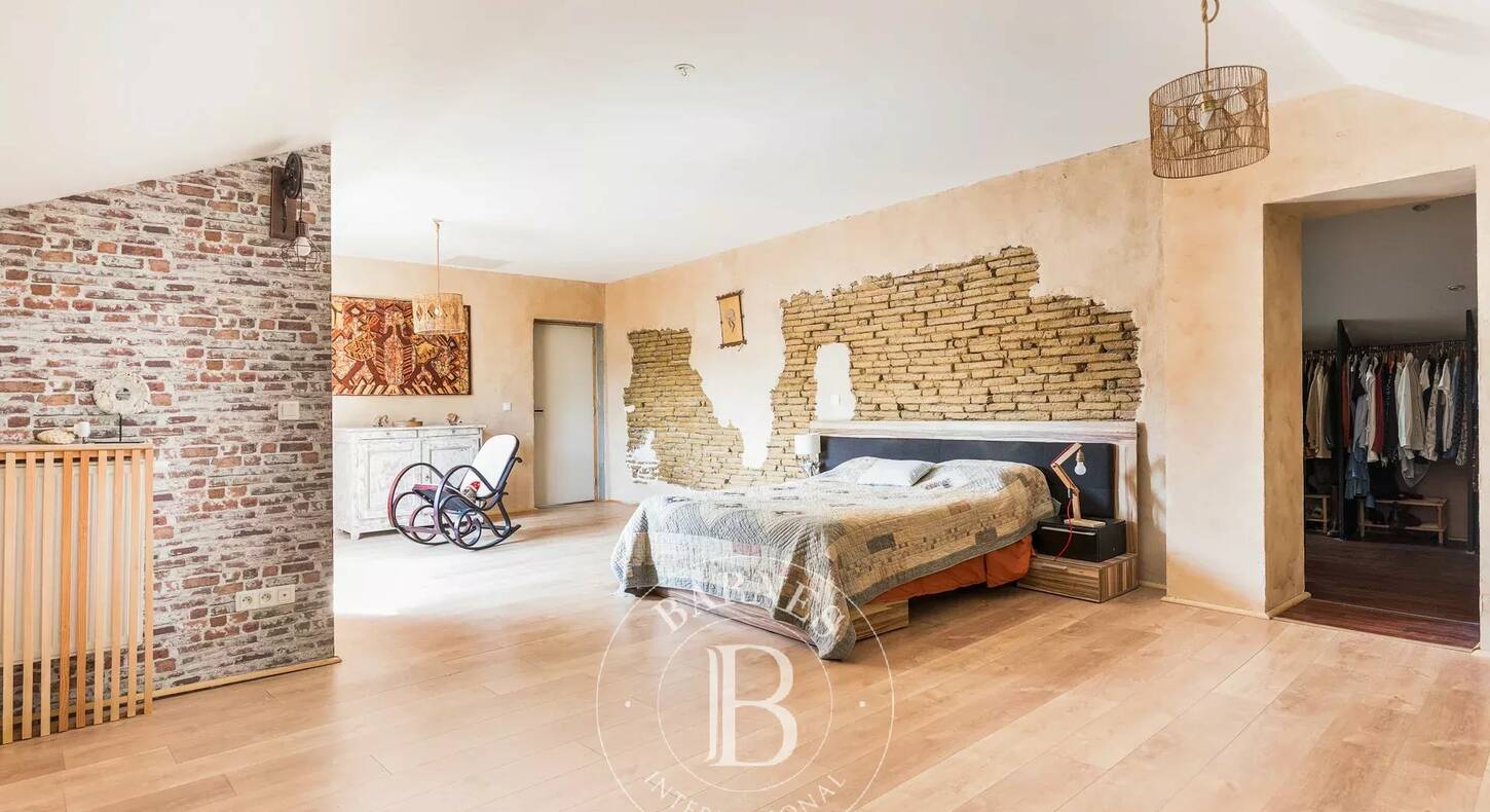 Show - BARNES Agency, luxury real estate in Toulouse