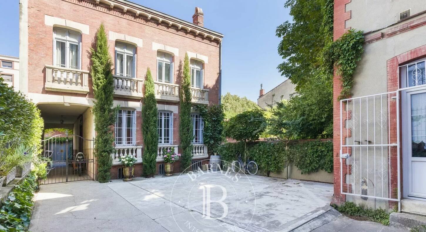Show - BARNES Agency, luxury real estate in Toulouse
