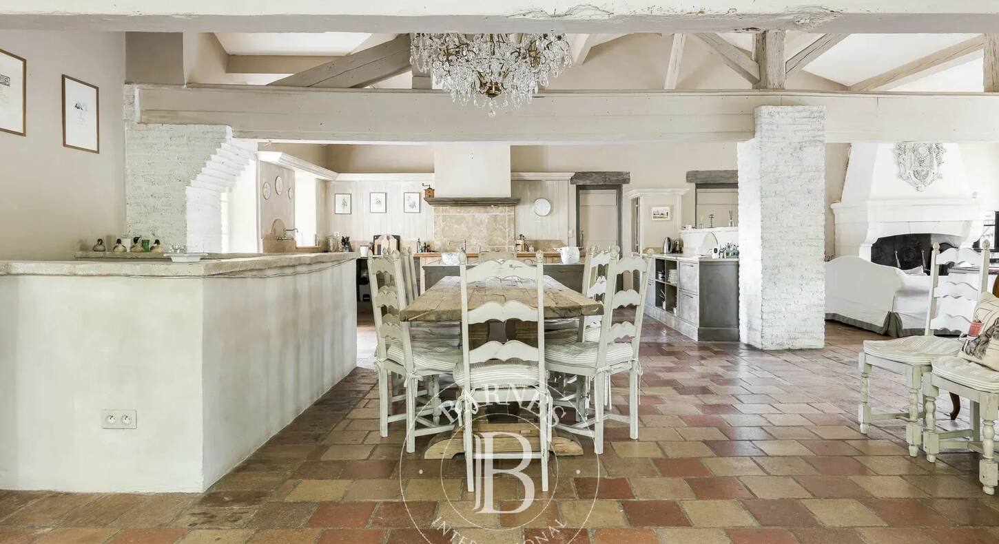 Show - BARNES Agency, luxury real estate in Toulouse