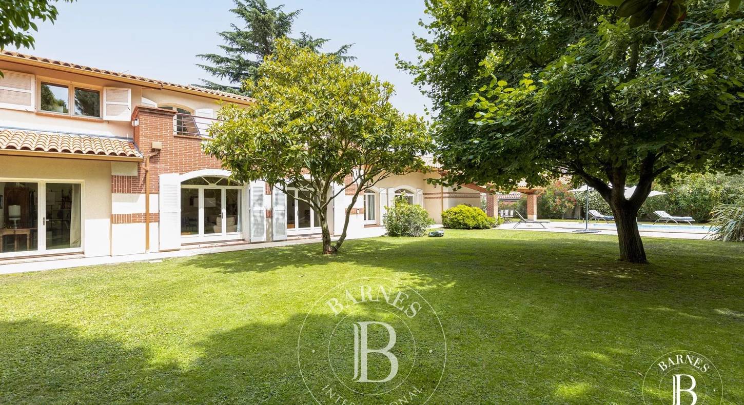 Show - BARNES Agency, luxury real estate in Toulouse