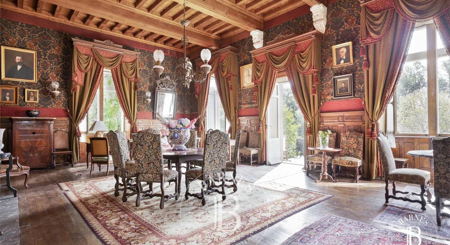 Show - BARNES Agency, luxury real estate in Toulouse