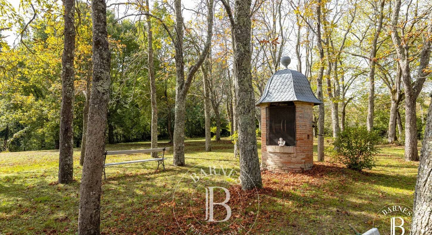 Show - BARNES Agency, luxury real estate in Toulouse