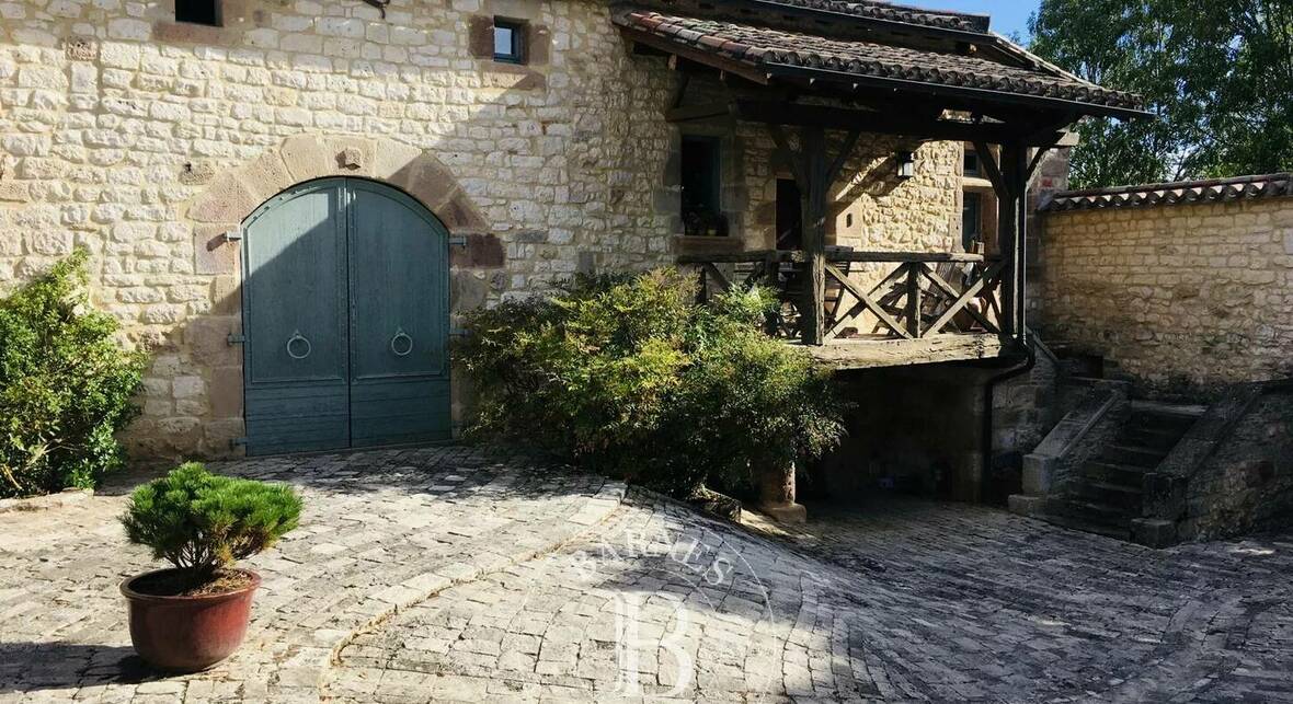 Show detail - BARNES Toulouse - Immobilier de luxe, appartements et maisons de prestige à Toulouse