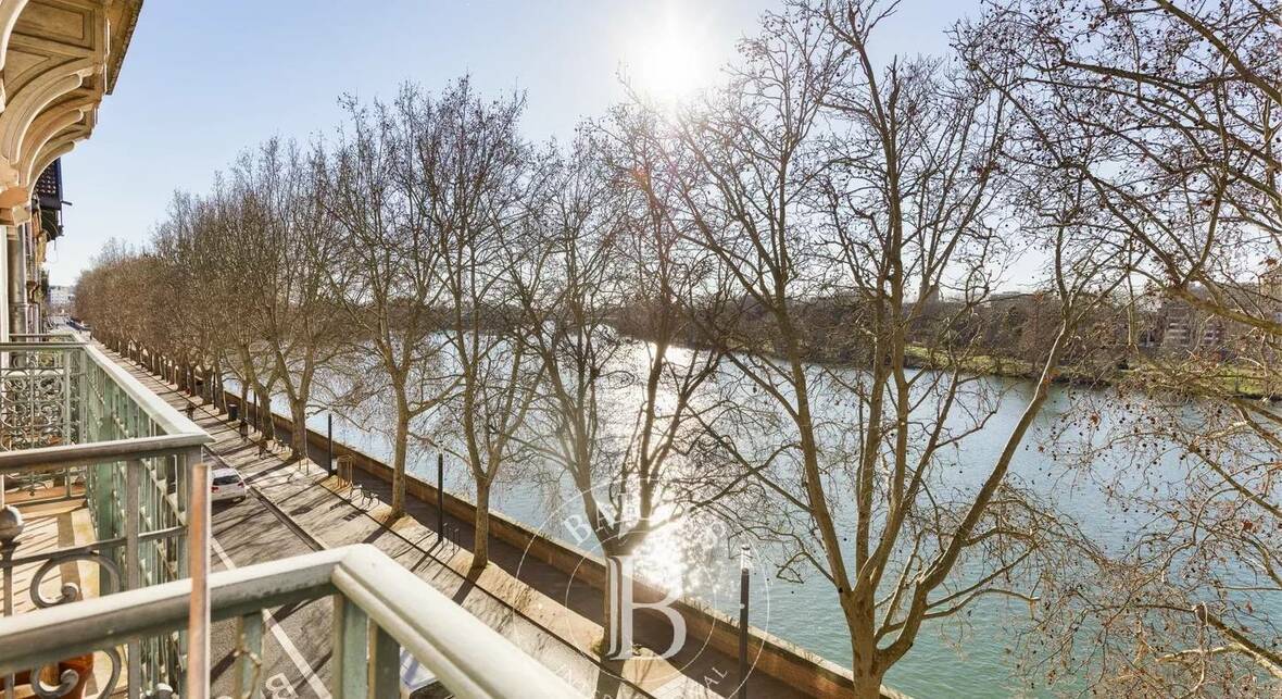 Show detail - BARNES Toulouse - Immobilier de luxe, appartements et maisons de prestige à Toulouse